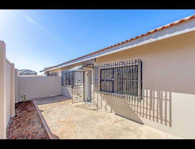 2 BEDROOM FREESTANDING TO LET IN MARLBORO GARDENS